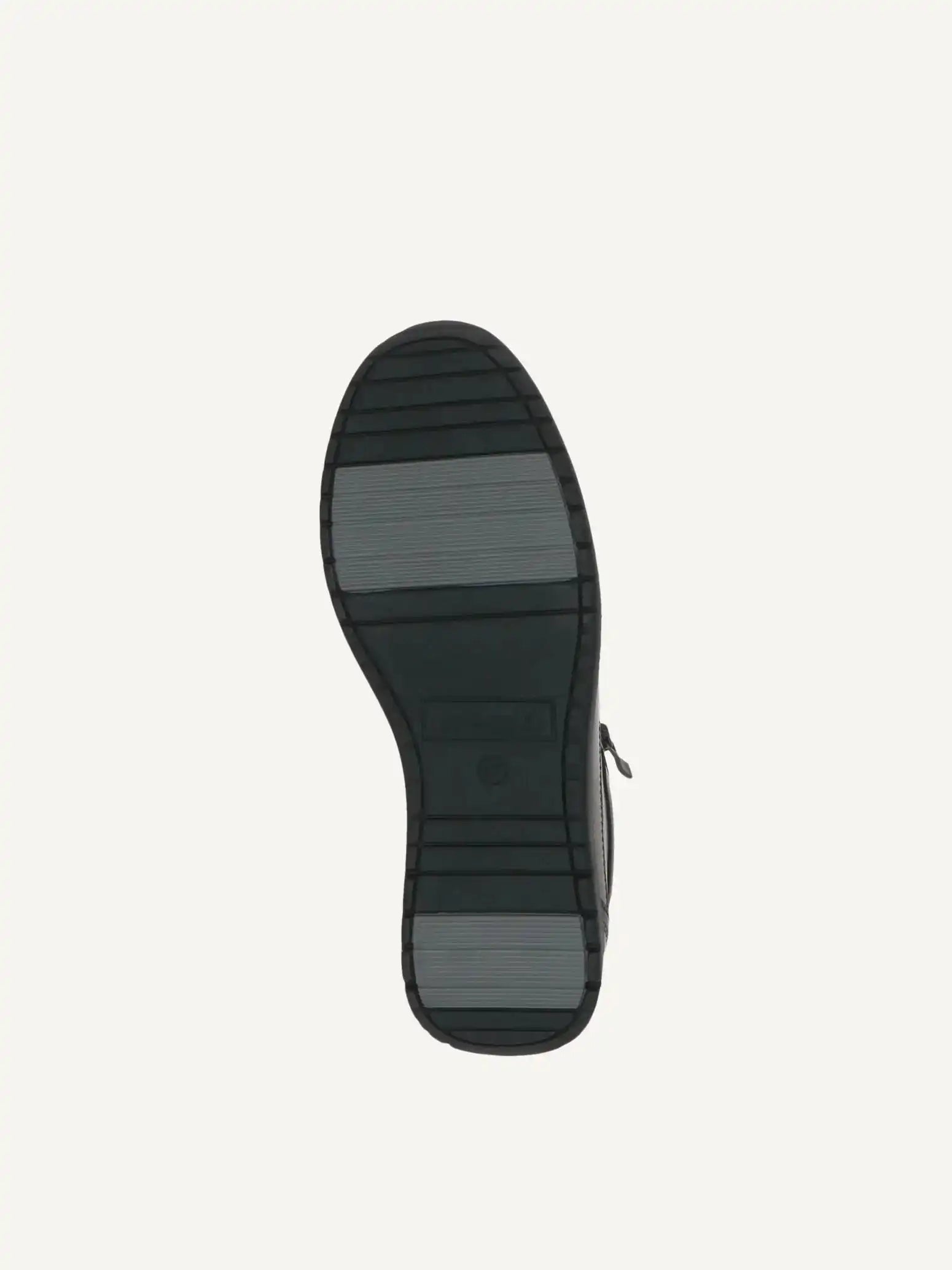 Basket Caprice cuir noir – Élégance décontractée – Paris 17eme