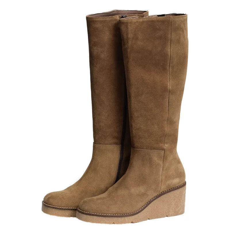 Bottes Patricia Miller taupe velours – Style chic et moderne – Trendy Paris 17eme
