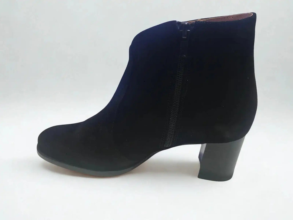 Fermeture Bottine nubuck noire pour femme ANYO NEW GENERATION – Style raffiné – Trendy Paris 17eme