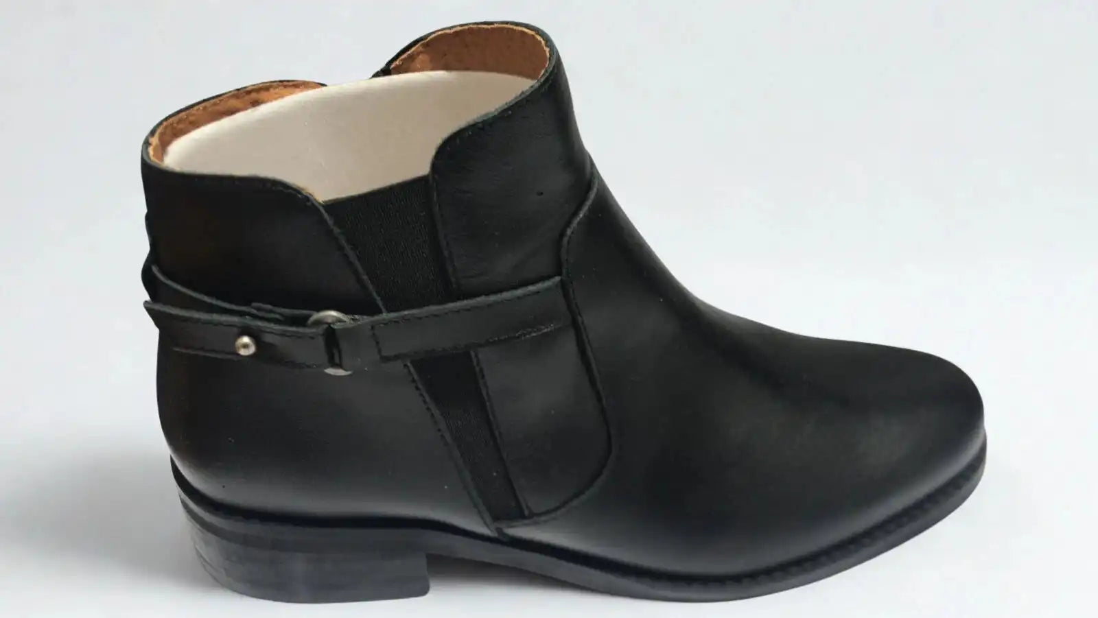 Bottines bicolores noir ANYO NEW GENERATION – Élégance citadine – Trendy Paris 17eme