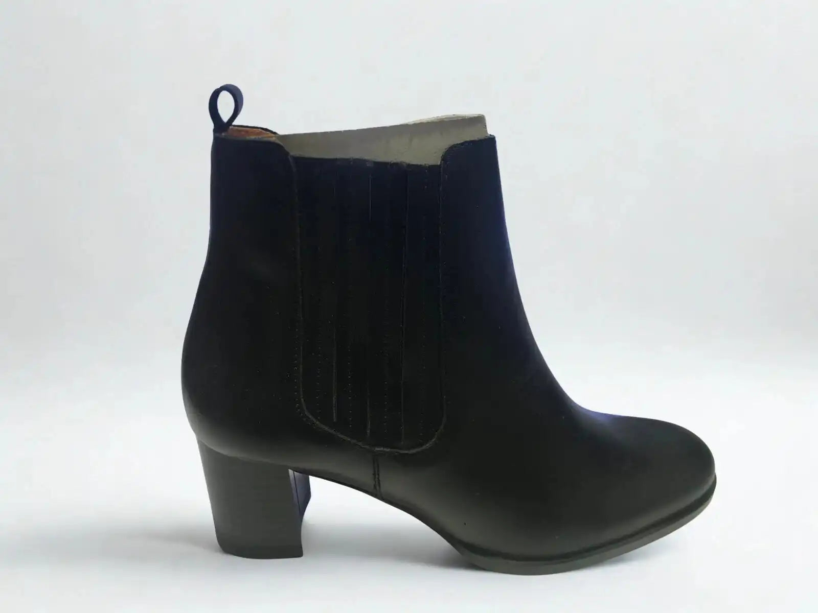 Bottines en cuir noir pour femme ANYO NEW GENERATION – Élégance moderne – Trendy Paris 17eme
