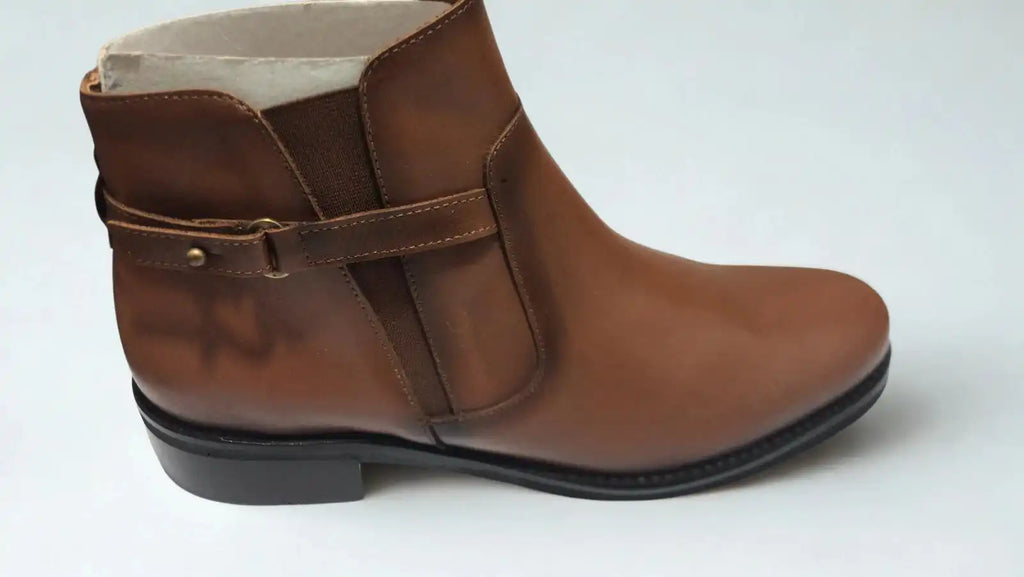Bottines ANYO NEW GENERATION détail boucle décorative – marron – Style tendance – Trendy Paris 17eme