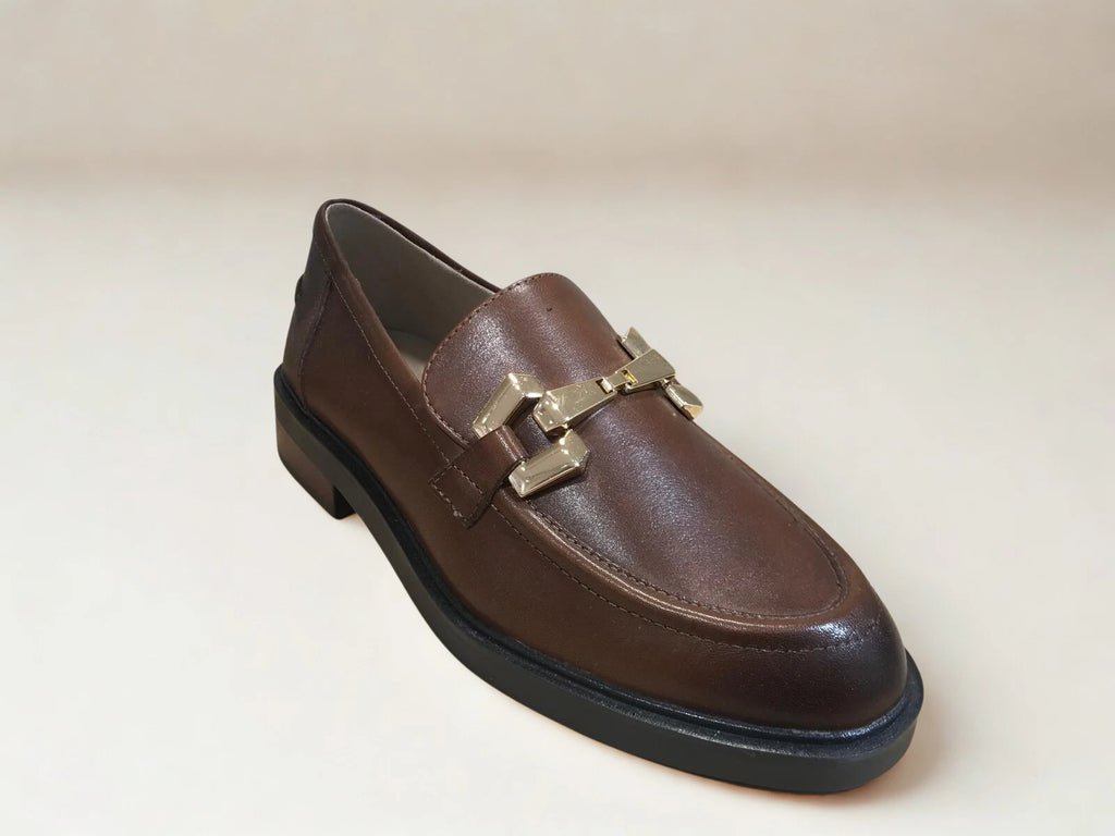 Mocassin tendance Caprice femme – Talon léger et boucle élégante – Trendy Paris 17eme