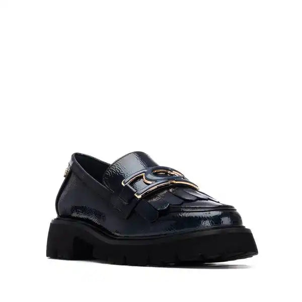 Mocassin verni marine avec boucle sur l’avant du pied – XTI Carmela – Trendy Paris 17eme