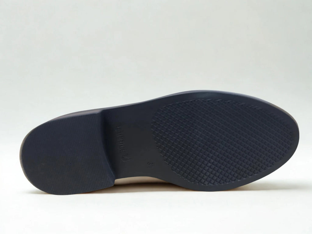 Mocassin femme Caprice – Boucle décorative dorée – Confort et style – Trendy Paris 17eme